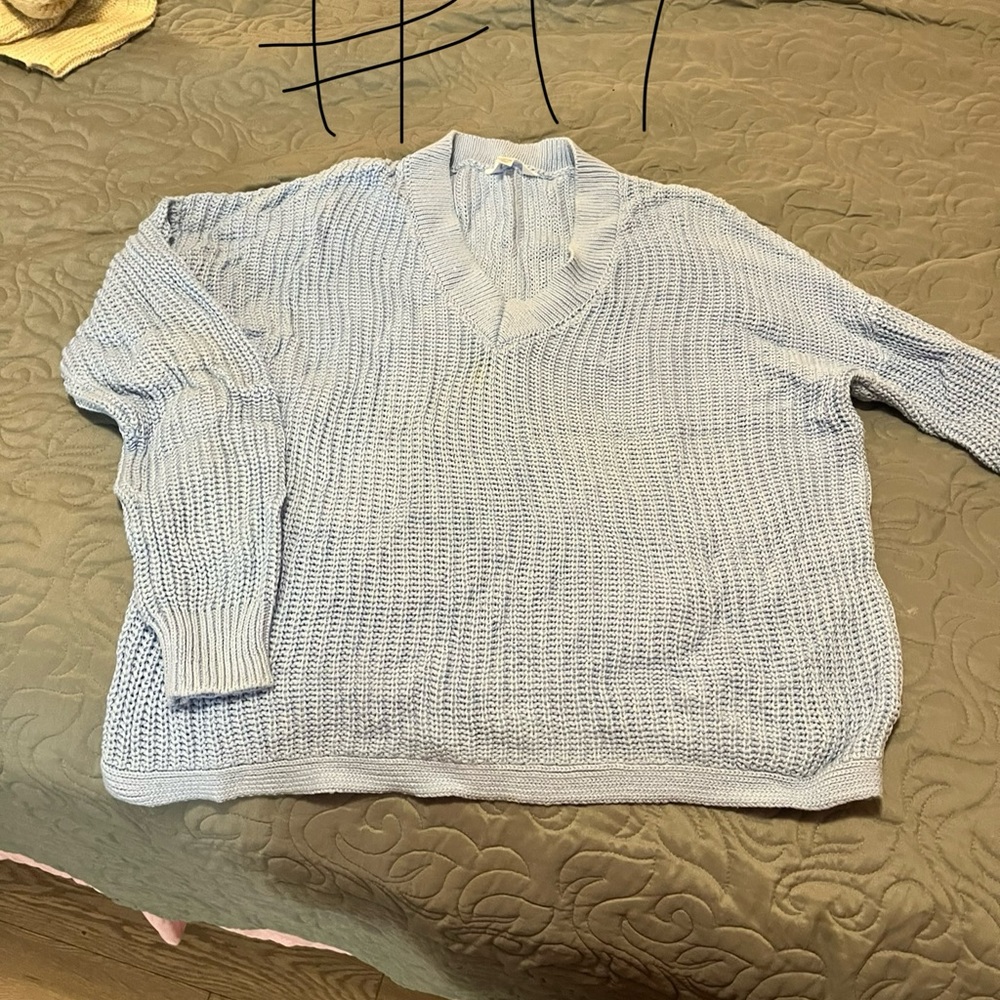Time & Tru blue v neck sweatshirt